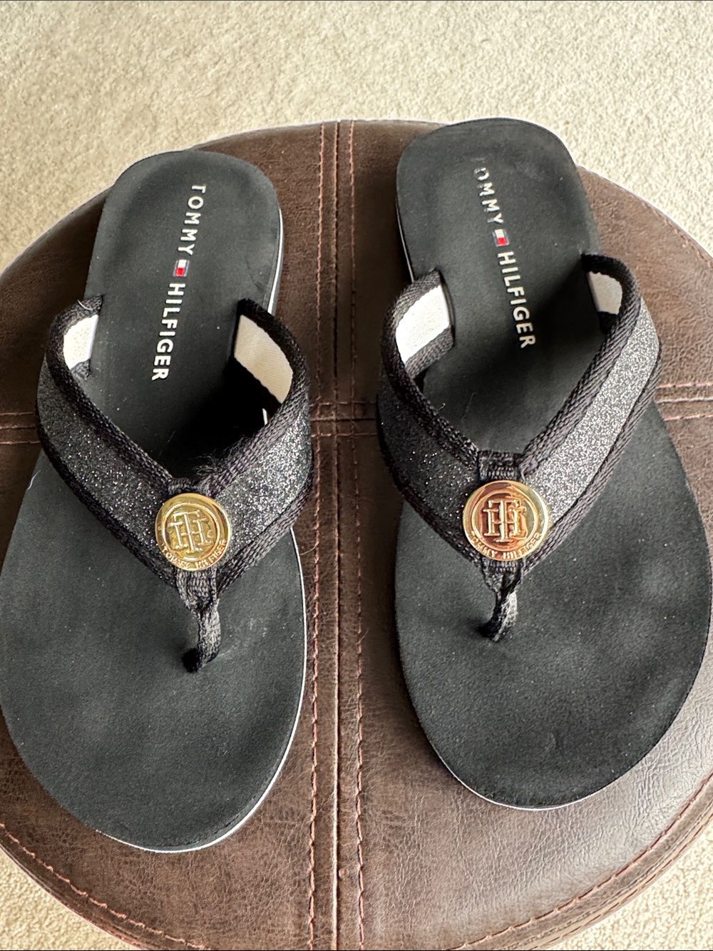 Tommy Hilfiger Black Flip-Flop Sandals with Gold Emblem SZ 8